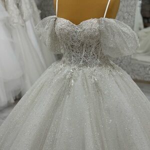 Mae- Elegant Ivory Sparkle Ball Gown with Puff Sleeves